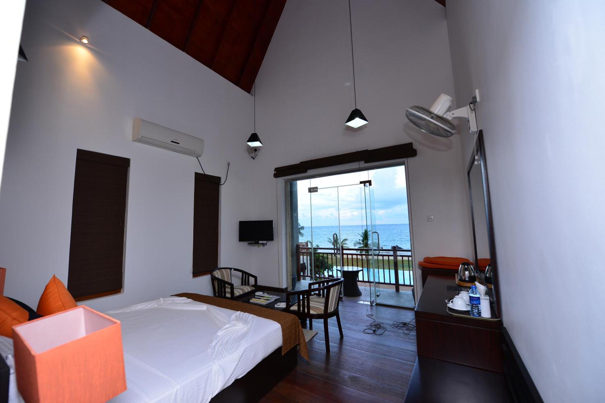 Laya Waves Hotel Passikudah Room photo